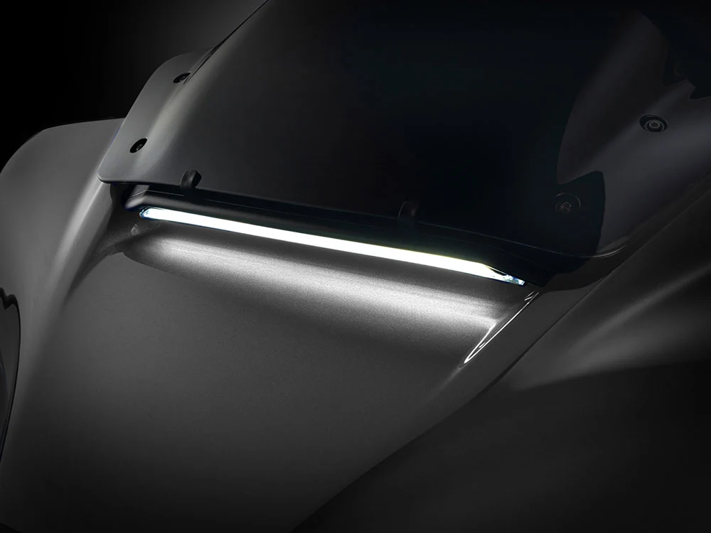 Ciro3D CIR-42010 LED Fairing Vent Insert w/Amber & White LED's Gloss Black w/Smoked Lens for Harley-Davidson CVO Street Glide 23-Up/Street Glide 24-Up