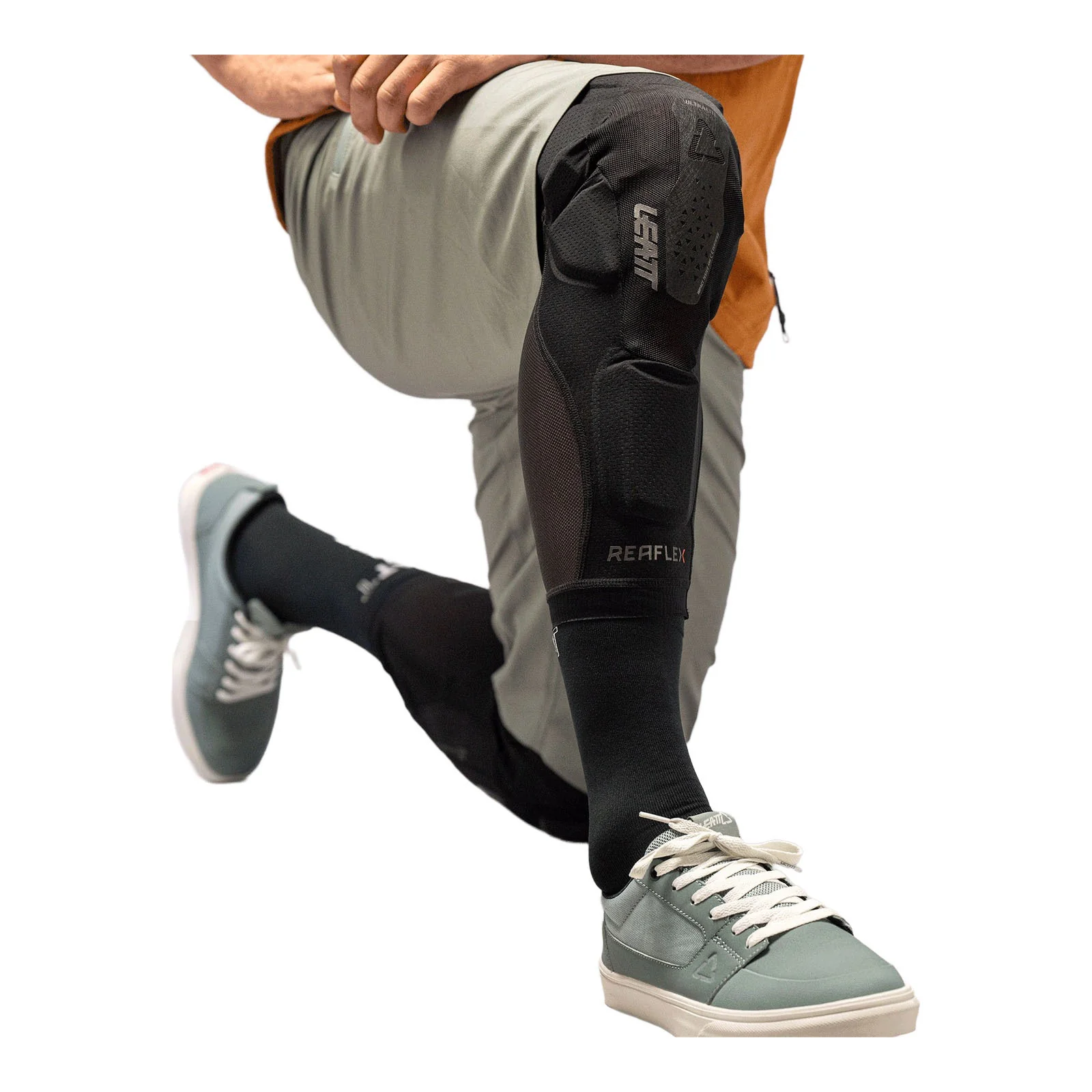 Leatt ReaFlex Ultralite EXT Black Knee Guards - Image 2