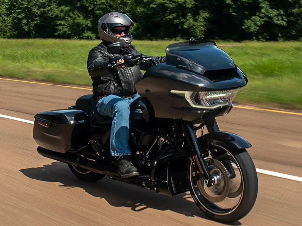 Memphis Shades MEM-MEP88010 2" Spoiler Windshield Dark Smoke for Harley-Davidson CVO Road Glide 23-Up/Road Glide 24-Up Models - Image 2