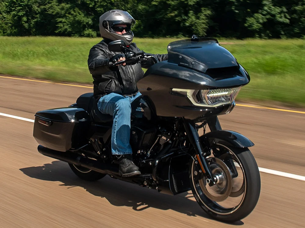 Memphis Shades MEM-MEP88410 6" Spoiler Windshield Dark Smoke for Harley-Davidson CVO Road Glide 23-Up/Road Glide 24-Up Models - Image 2