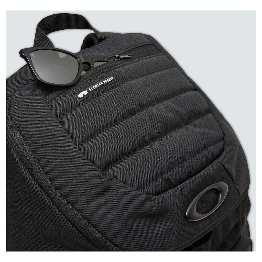 Oakley Enduro 3.0 Blackout 30L Big Backpack - Image 5