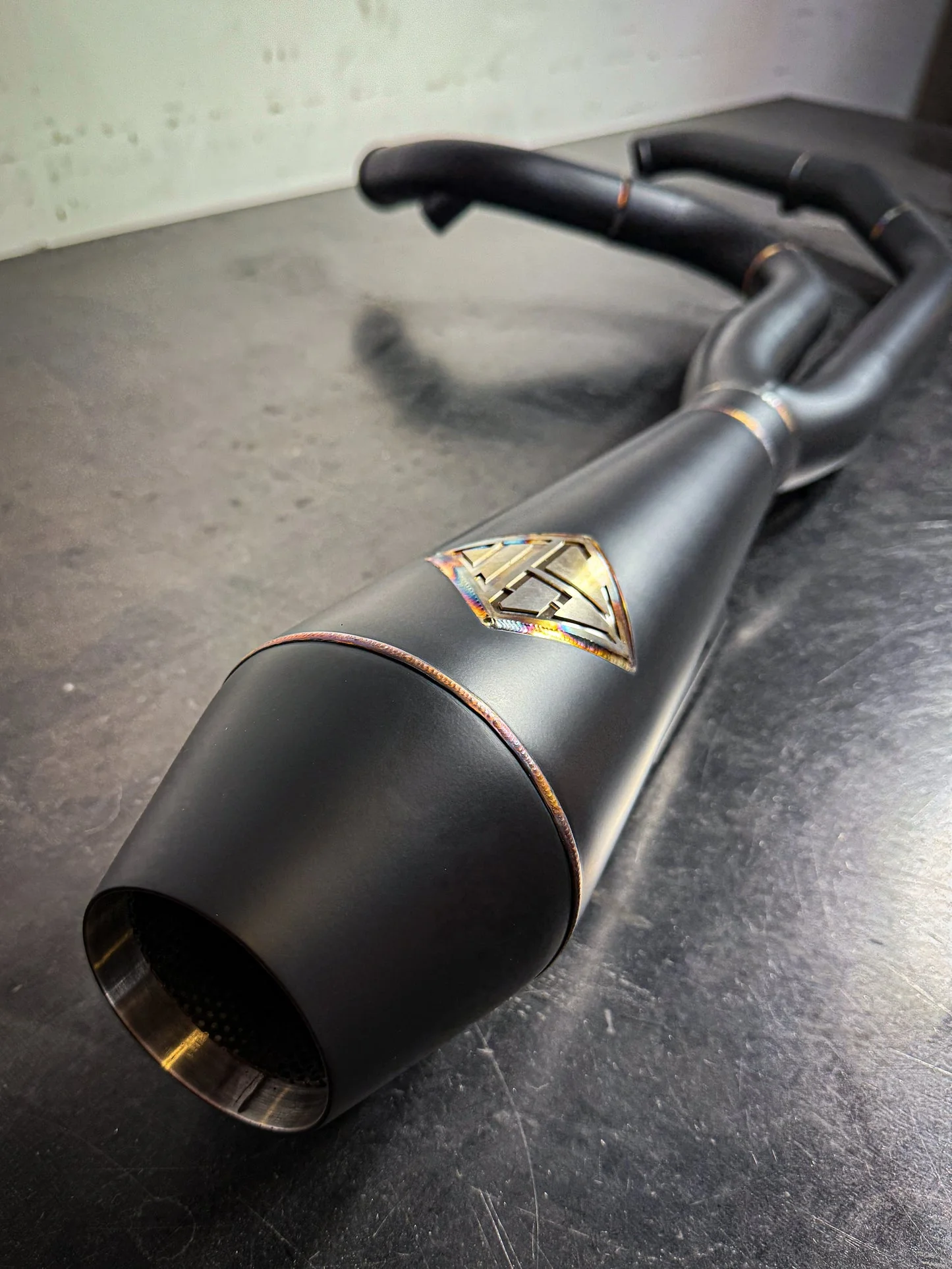 SP Concepts SPC-1-005-B-ONYX Elsinore 2-1 Mid Length Exhaust Black Onyx for Harley-Davidson Softail 18-Up w/Non-240 Rear Tyre Models