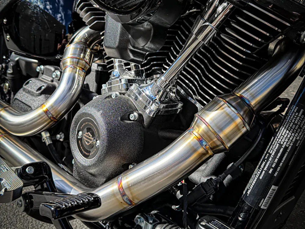 SP Concepts SPC-1-005-PF Elsinore 2-1 Mid Length Exhaust w/ProFlo Headers Stainless Steel for Harley-Davidson Softail 18-Up w/Non-240 Rear Tyre Models - Image 4