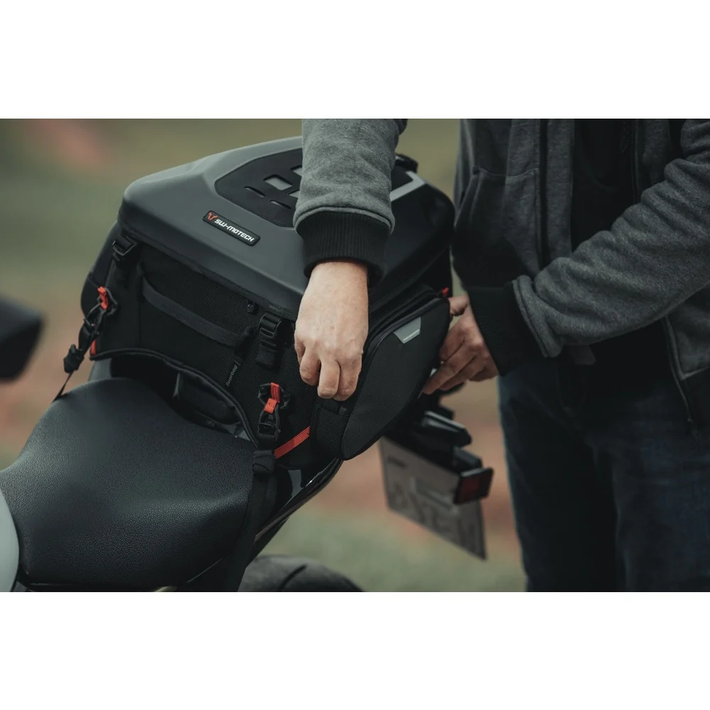 SW-Motech SW-BCHTA0030430000 PRO Rearbag Black/Anthracite 22-34L Tail Bag - Image 4