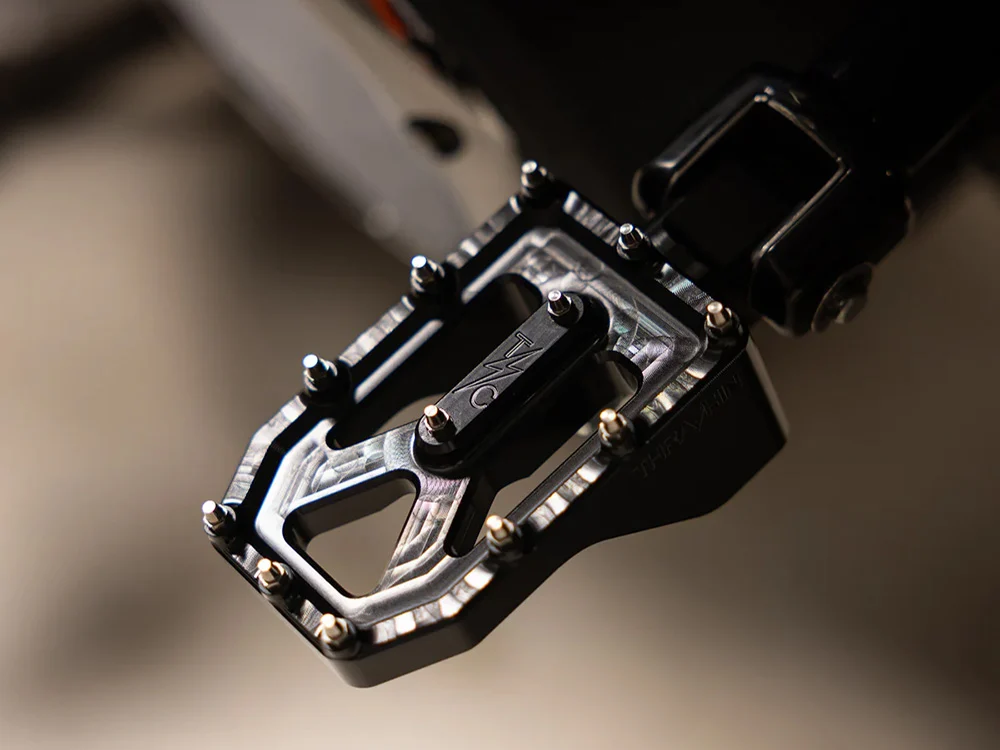 Thrashin Supply TS-TSC-2022-1-SR Aggressor Rear Passenger Footpegs Black for Harley-Davidson Softail 18-Up - Image 3