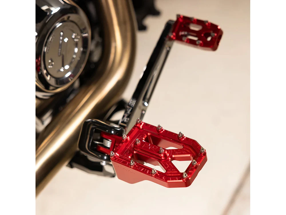 Thrashin Supply TS-TSC-2022-2-SF Aggressor Front Rider Footpegs Red for Harley-Davidson Softail 18-Up - Image 2