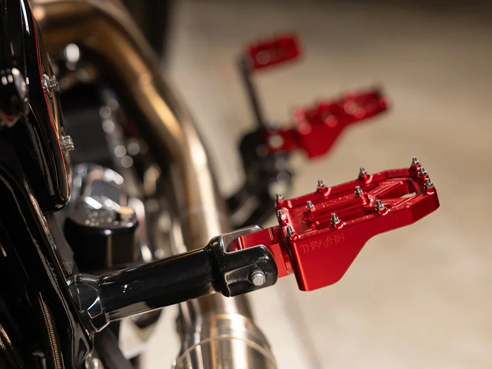 Thrashin Supply TS-TSC-2022-2-SR Aggressor Rear Passenger Footpegs Red for Harley-Davidson Softail 18-Up - Image 2