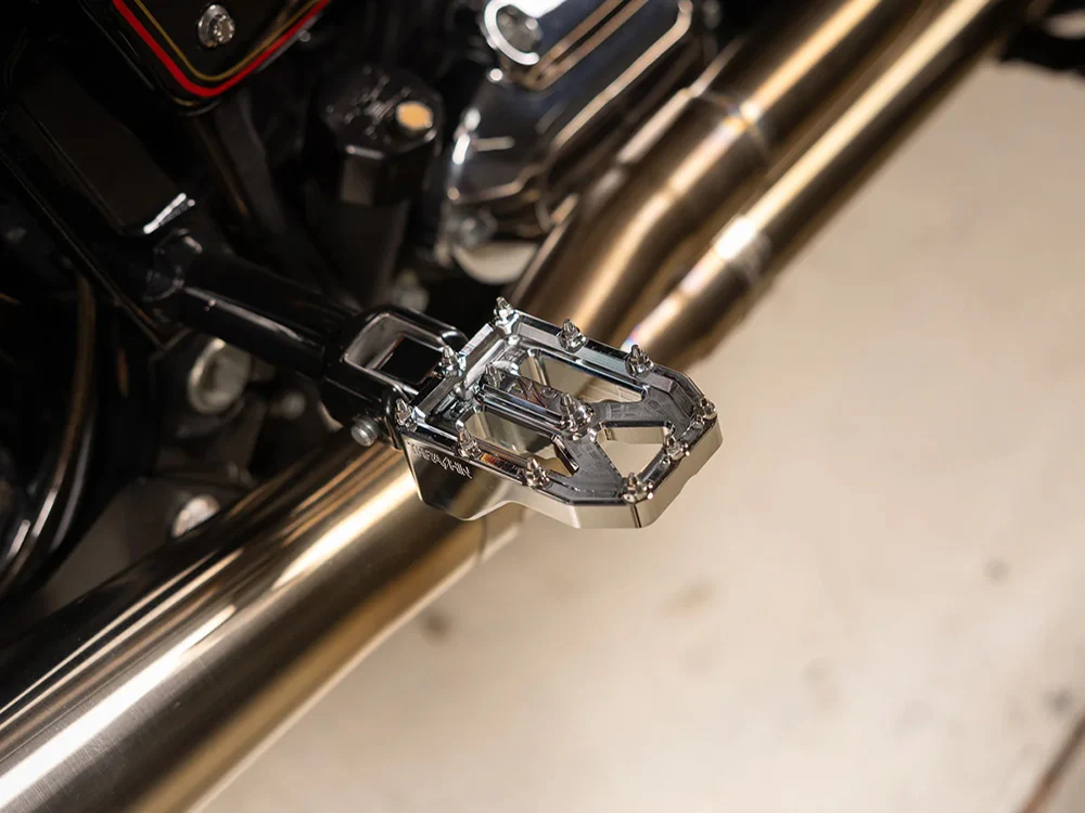 Thrashin Supply TS-TSC-2022-3-SR Aggressor Rear Passenger Footpegs Chrome for Harley-Davidson Softail 18-Up - Image 3