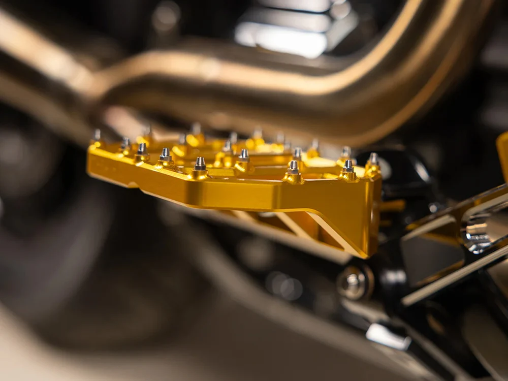 Thrashin Supply TS-TSC-2031-5-D Aggressor Mini Floorboards w/H-D Male Mount Gold - Image 4